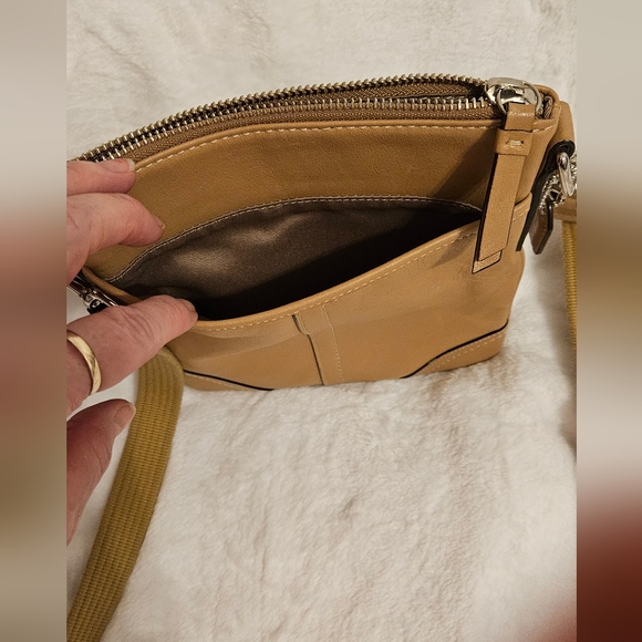 COACH Camel VINTAGE crossbody slingback with adjustable strap - Picture 4 of 7